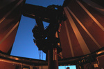 Gammalt observatorium ej i bruk numera, 4.5 meter i diameter, 20 år, renoverat för tio år sedan, elmotordrift på kupolen, i Grön