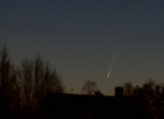 Komet McNaught över hustak i Skellefteå 070110